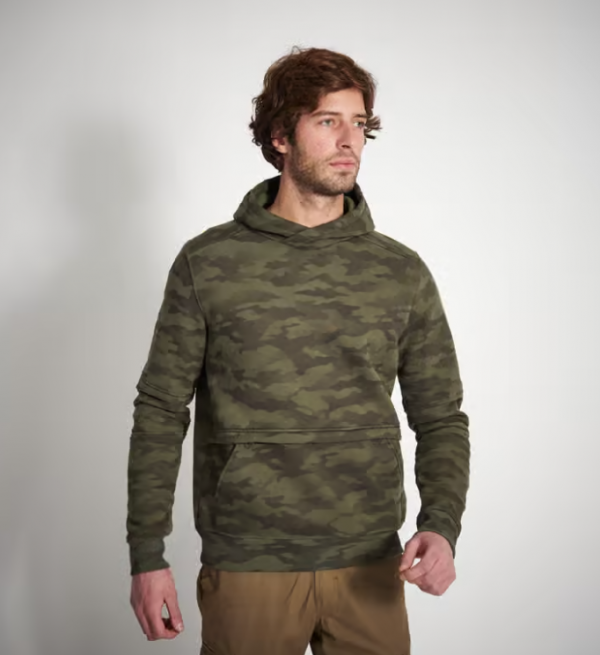 Hoodie dengan Motif Camouflage